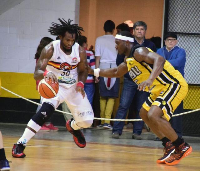 San Mart�n le dio una mano a Regatas