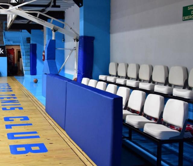 Presentaci�n, indumentaria y amistoso para Ober�