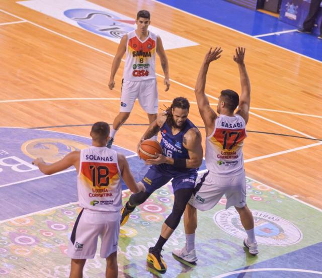 Lo llev� a su terreno