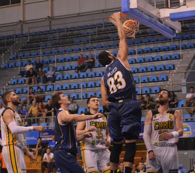 Cerr� a toda m�quina