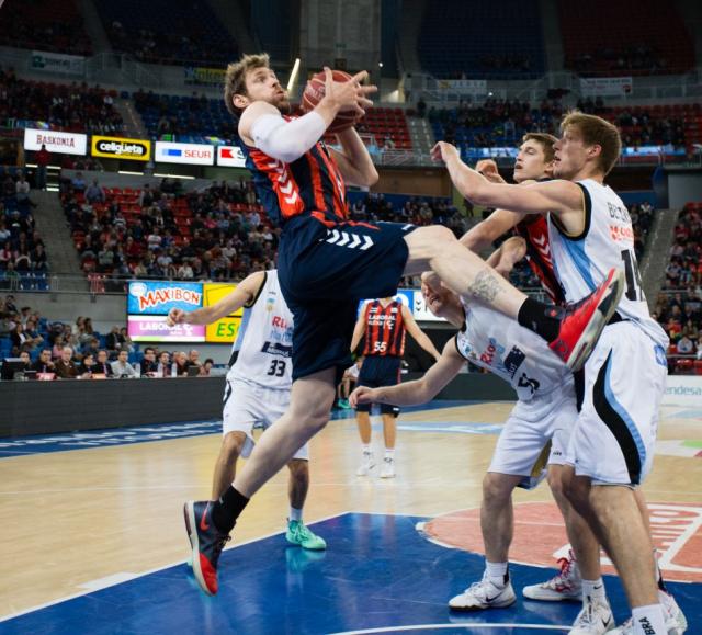 Mata, Nocioni, Van Lacke y Richotti se lucieron en Espa�a