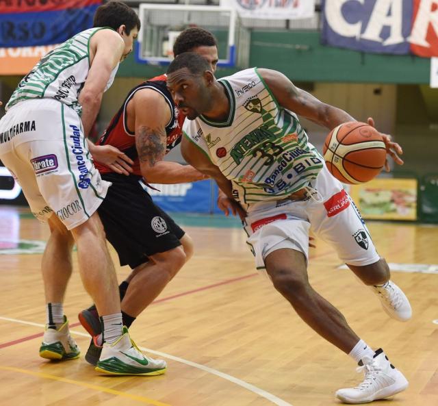 Atenas gan� un duelo clave