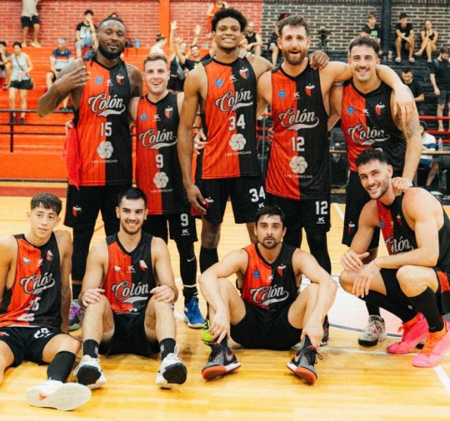 Norte/Sur: Col�n y Villa Mitre celebraron de local