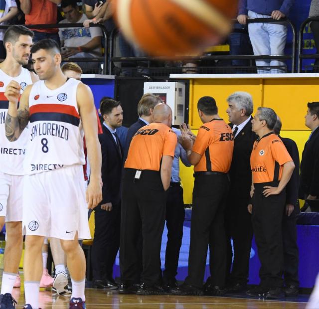 Nada por aqu�, nada por all�