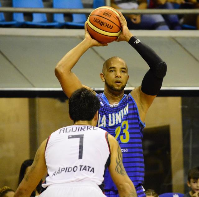 El cicl�n le mostr� los ca�ones en el complemento