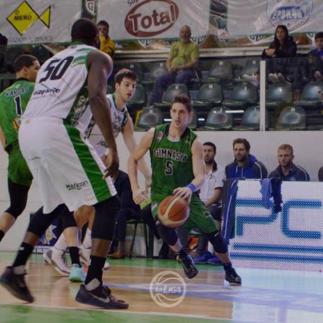 Camiseta que debuta gana