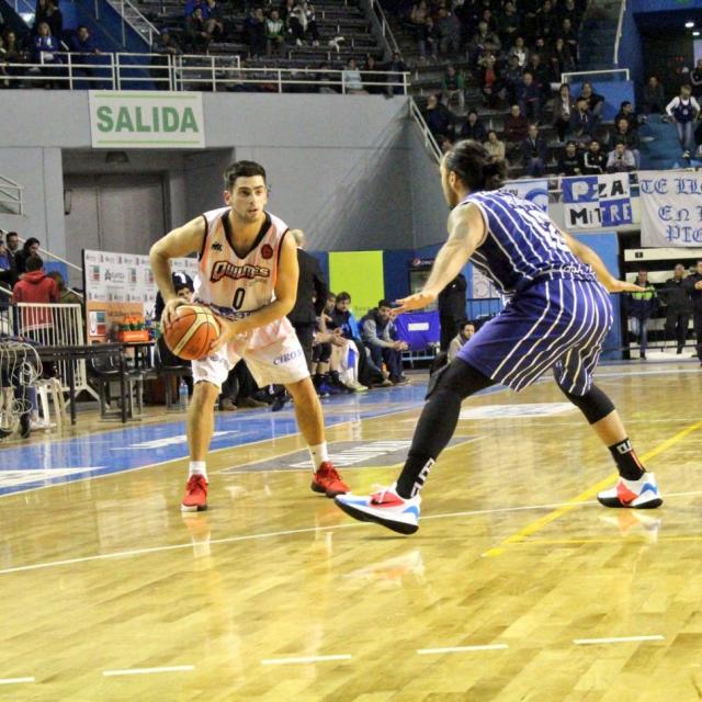 Pe�arol puso primera con una victoria en el cl�sico