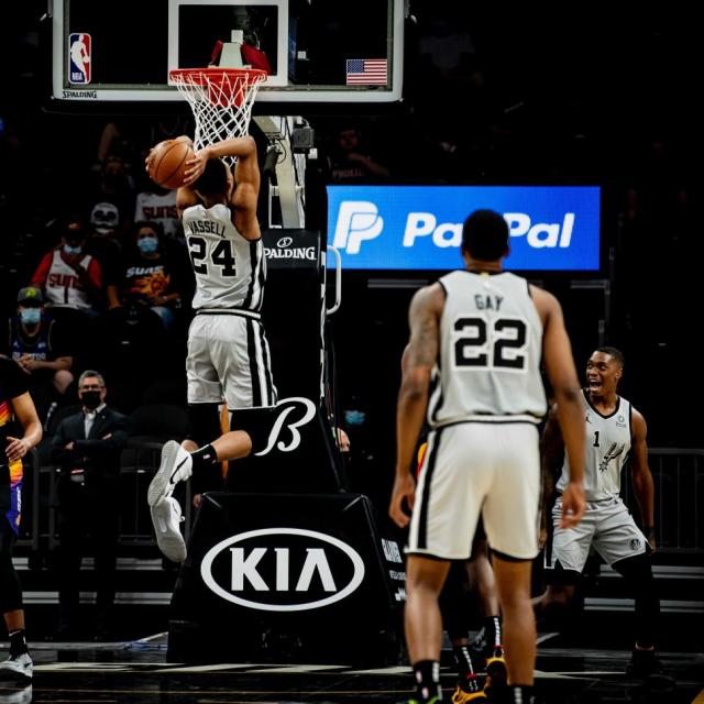 Spurs y Lakers dieron la nota en la jornada del s�bado
