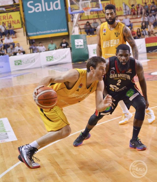 San Mart�n volvi� a sonre�r como local