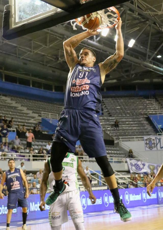 Booker por Su�rez en Pe�arol