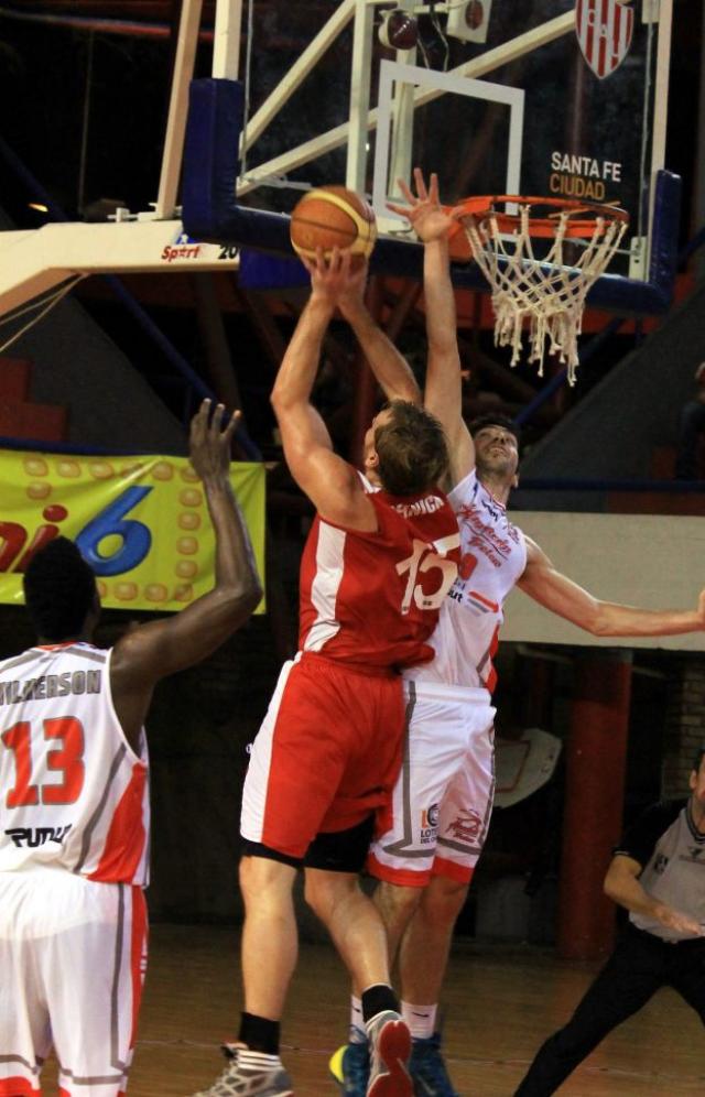 San Isidro, Alvear y Ciclista ya est�n en cuartos